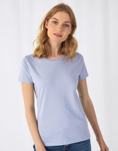 Damski T-shirt E150 #Organic modelka.jpg
